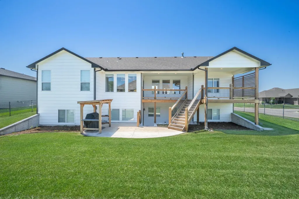 1604 N Shadow Rock Drive Andover KS 67002
