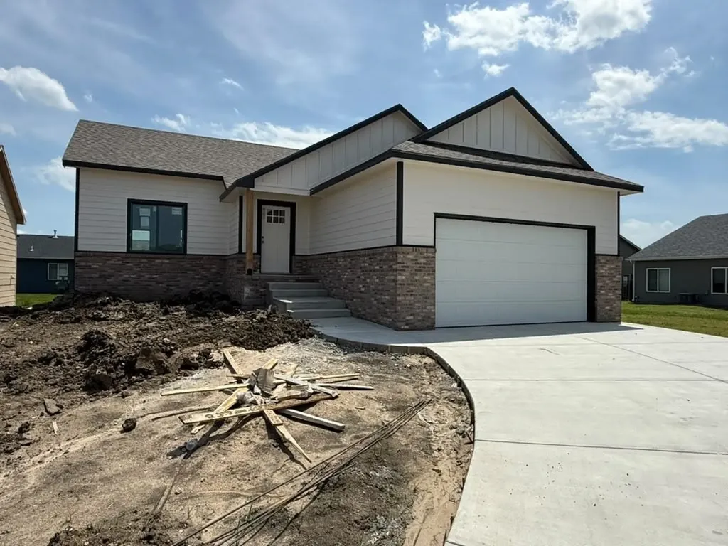 5073 N Toben Drive Bel Aire KS 67226