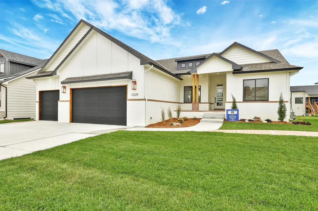 2513 N Bluestone Street Andover KS 67002