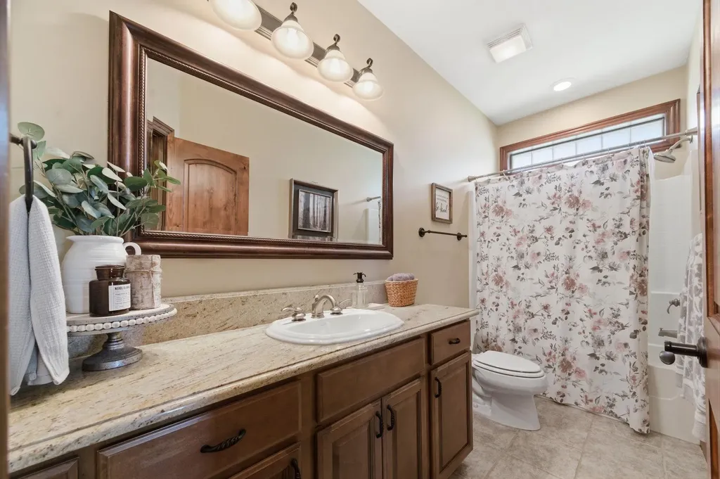 1809 N Glen Wood Circle Wichita KS 67230
