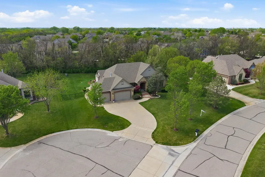 1809 N Glen Wood Circle Wichita KS 67230
