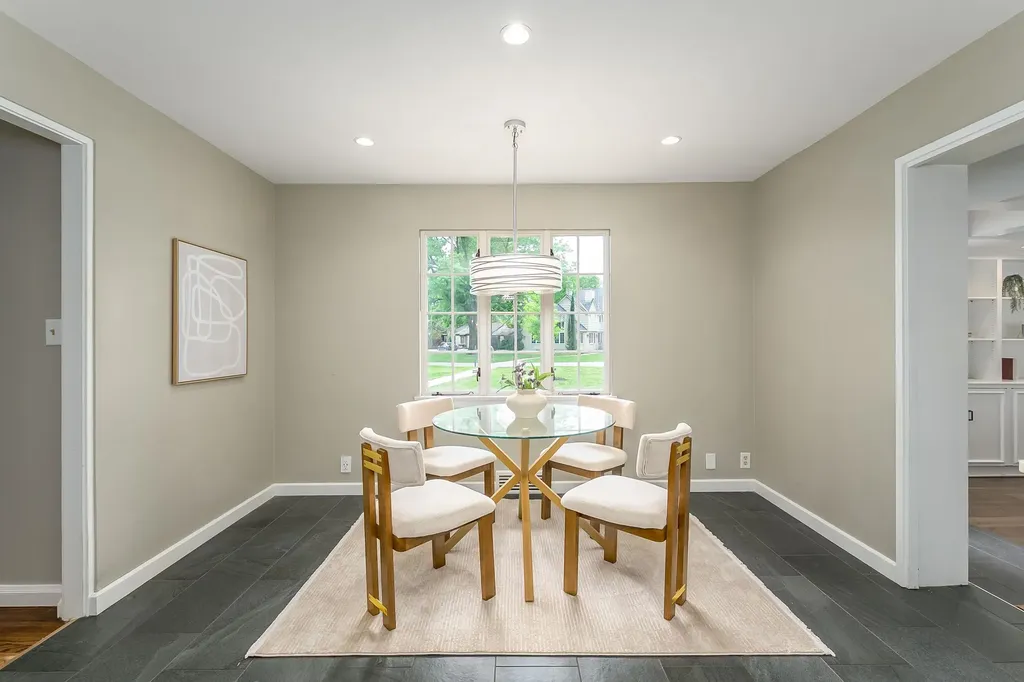 8 S Colonial Court Eastborough KS 67207