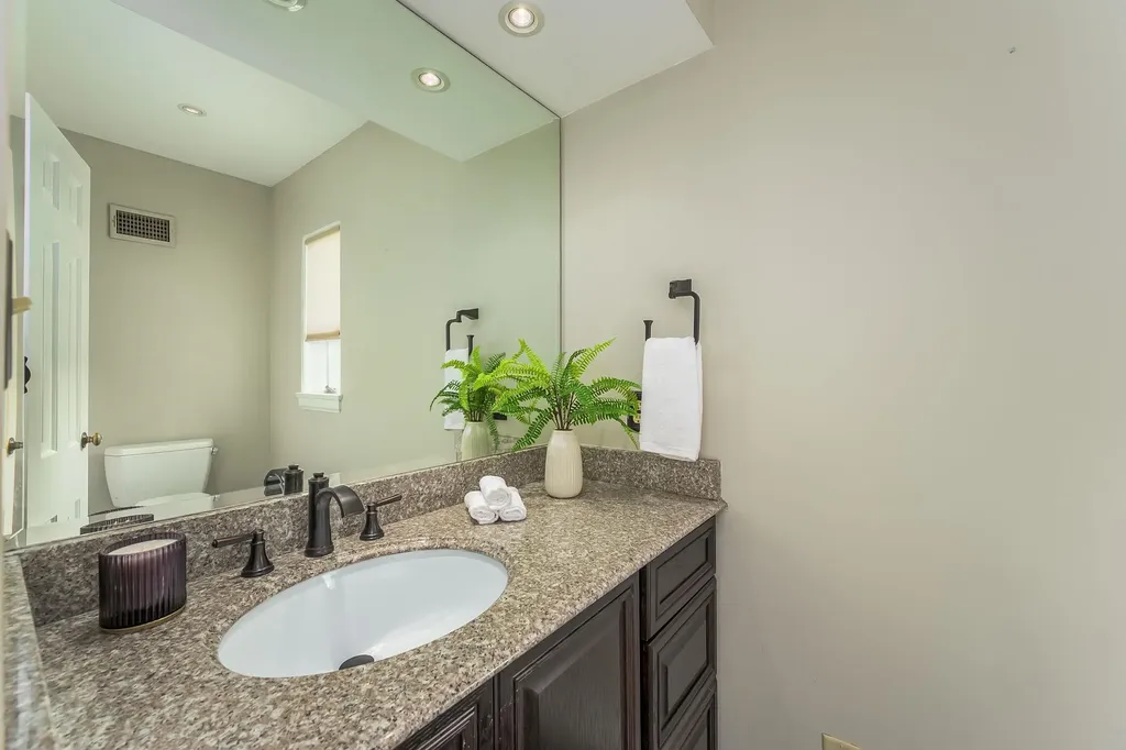 8 S Colonial Court Eastborough KS 67207