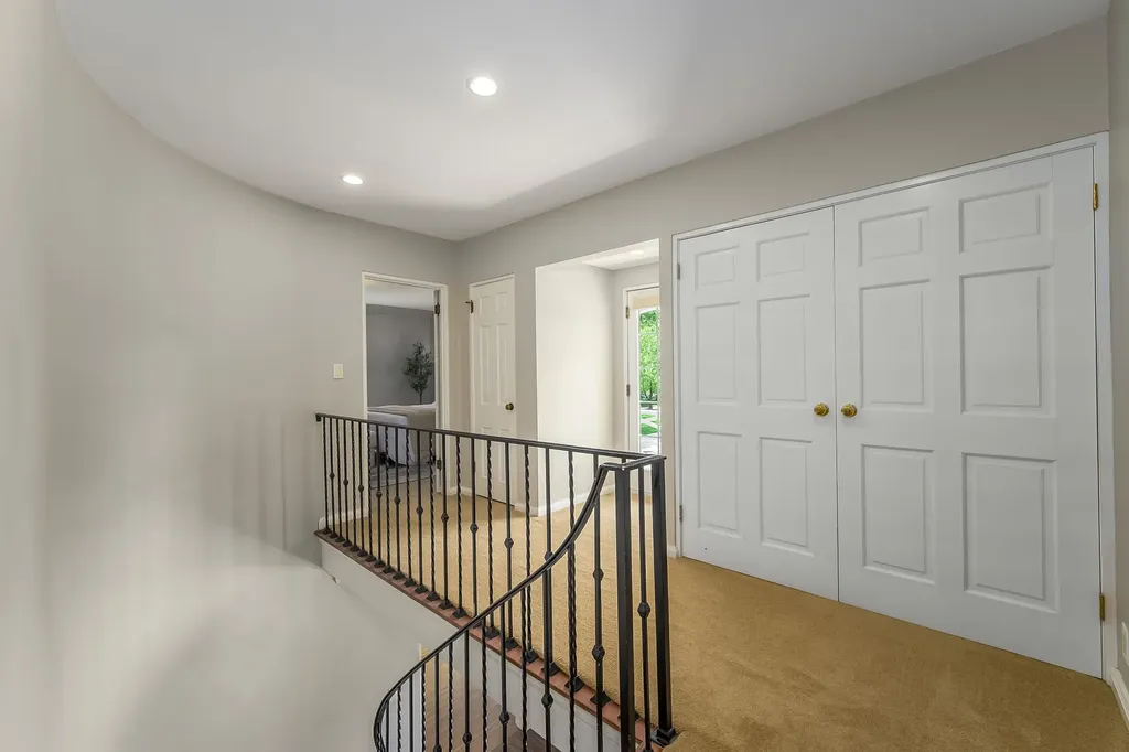 8 S Colonial Court Eastborough KS 67207