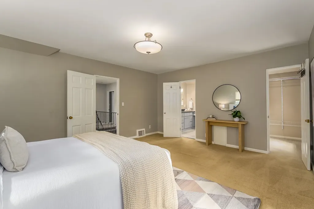 8 S Colonial Court Eastborough KS 67207