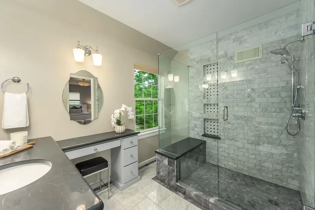 8 S Colonial Court Eastborough KS 67207