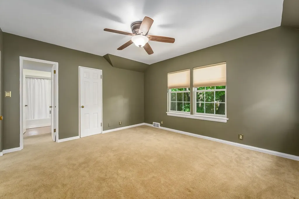 8 S Colonial Court Eastborough KS 67207