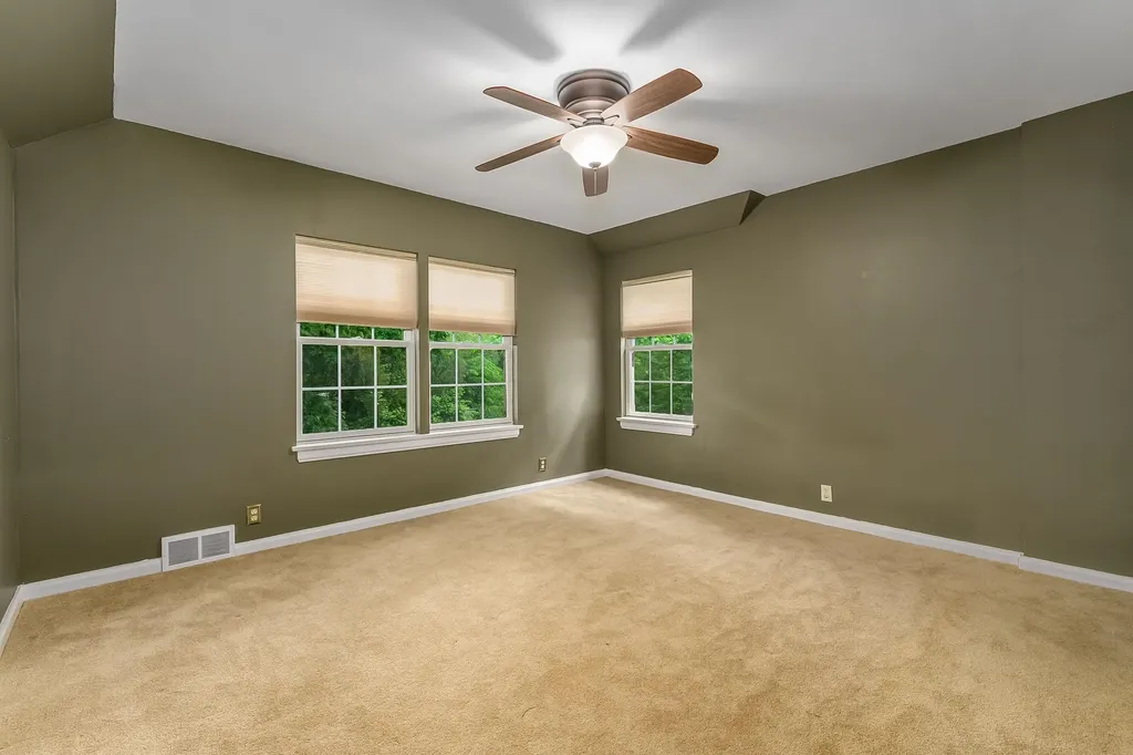 8 S Colonial Court Eastborough KS 67207