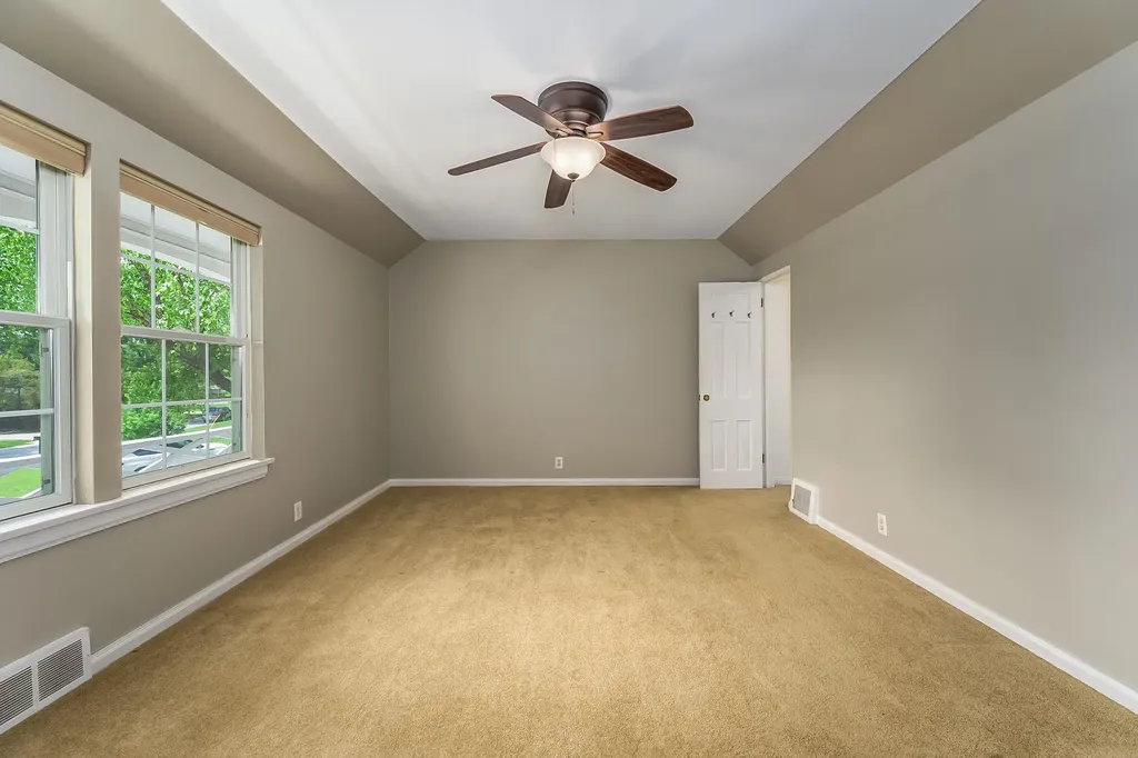 8 S Colonial Court Eastborough KS 67207