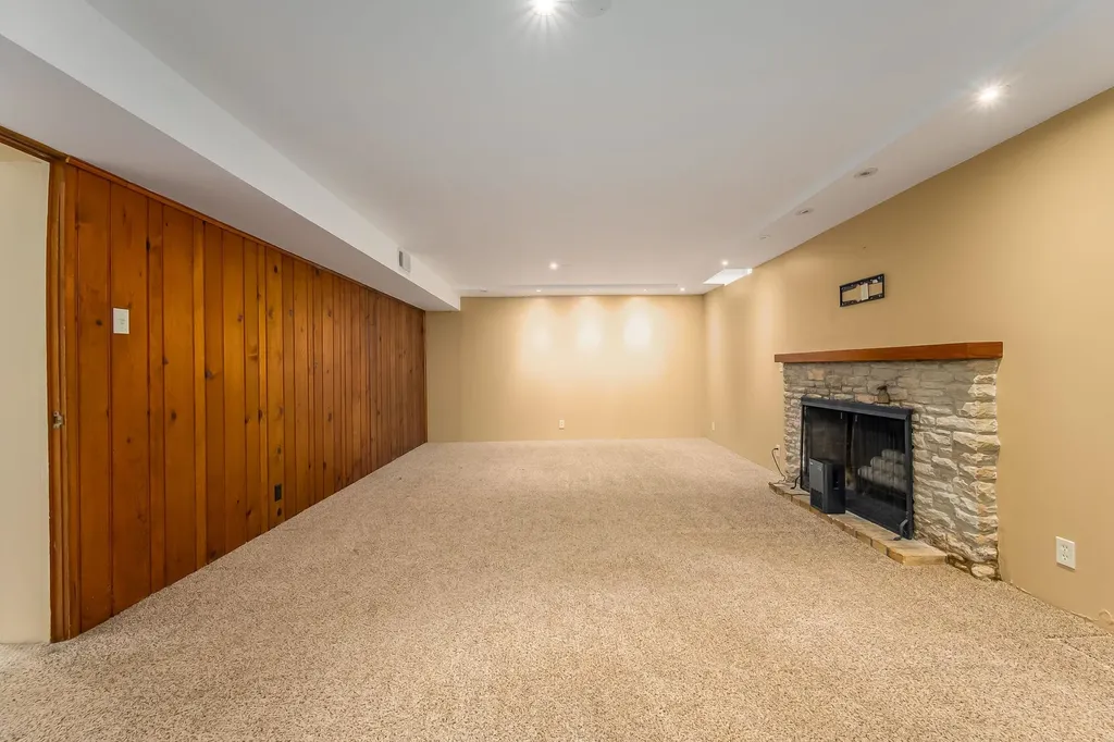 8 S Colonial Court Eastborough KS 67207