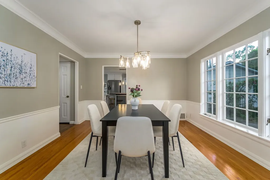 8 S Colonial Court Eastborough KS 67207