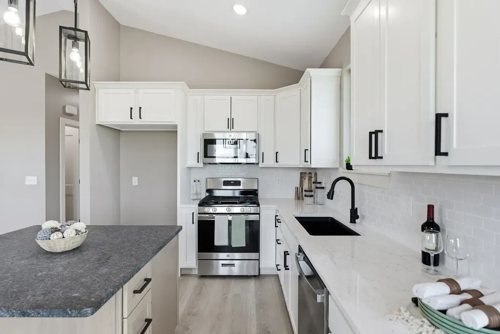 3513 S Bluelake Street Wichita KS 67215