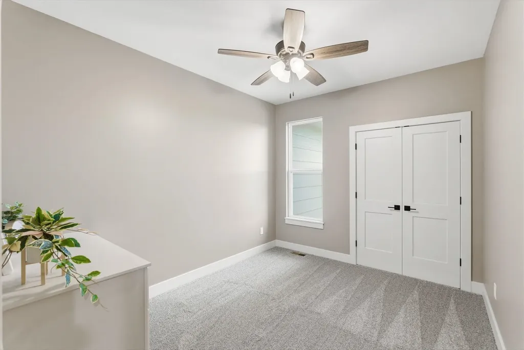 3513 S Bluelake Street Wichita KS 67215