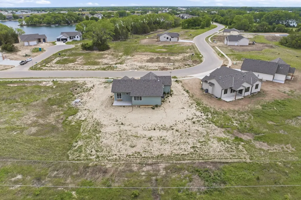 3513 S Bluelake Street Wichita KS 67215