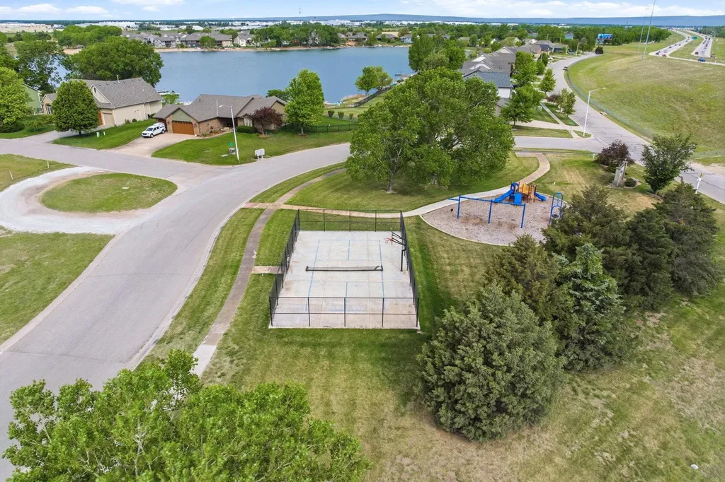 3513 S Bluelake Street Wichita KS 67215