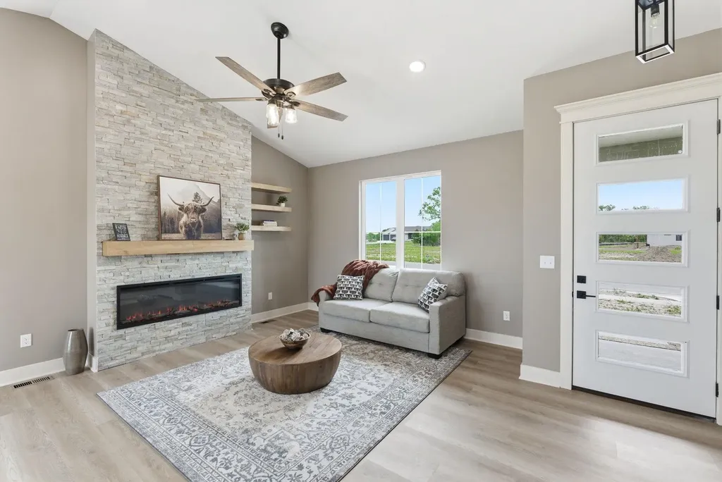 3513 S Bluelake Street Wichita KS 67215
