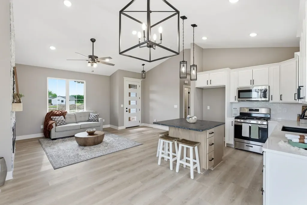 3513 S Bluelake Street Wichita KS 67215