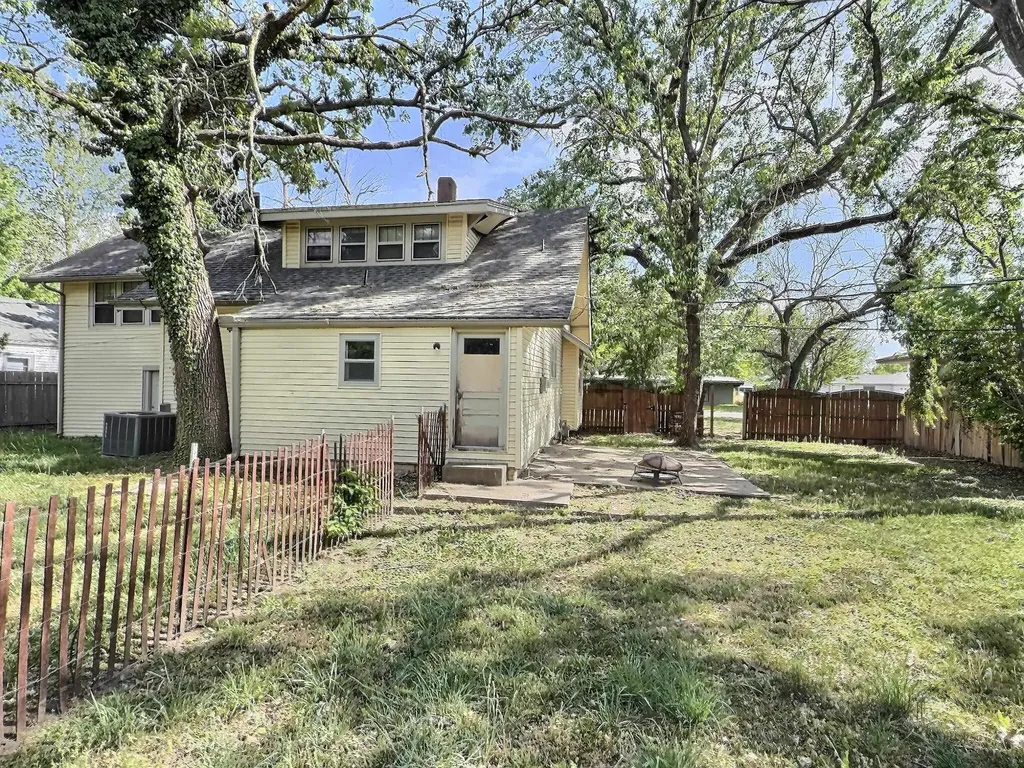 422 W 23rd Avenue Hutchinson KS 67502