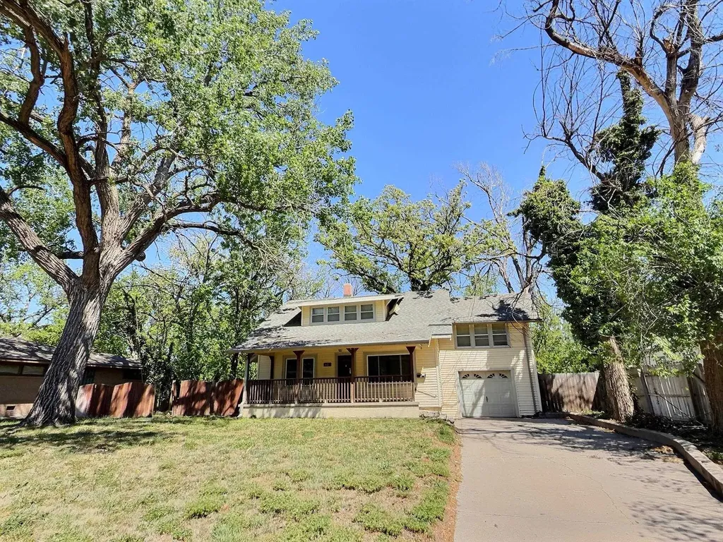 422 W 23rd Avenue Hutchinson KS 67502