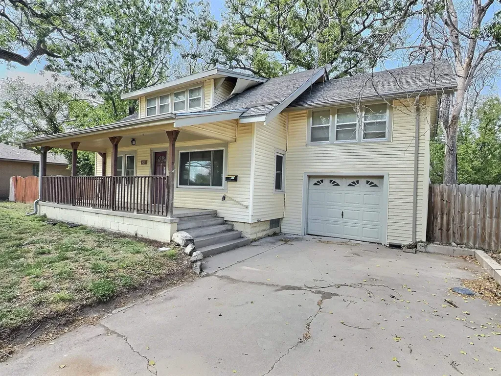 422 W 23rd Avenue Hutchinson KS 67502