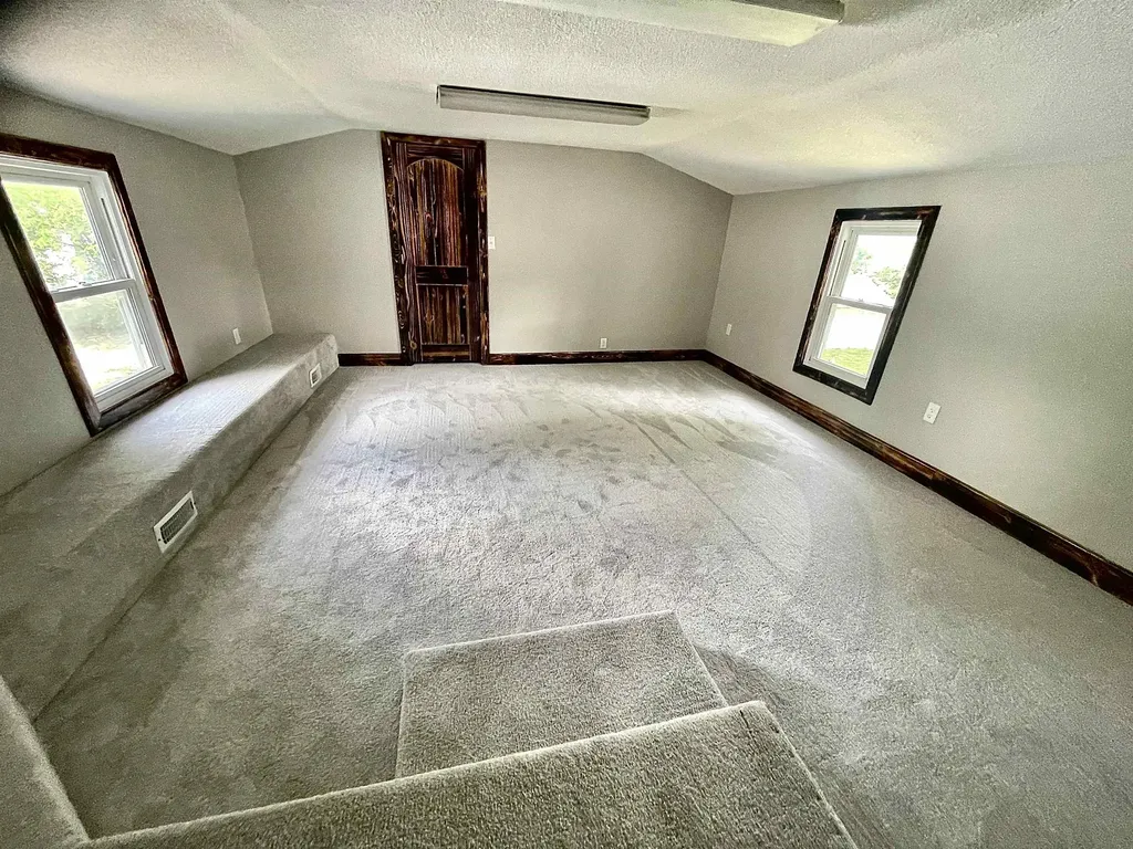 904 E 5th Avenue Winfield KS 67156