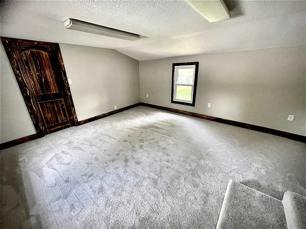904 E 5th Avenue Winfield KS 67156