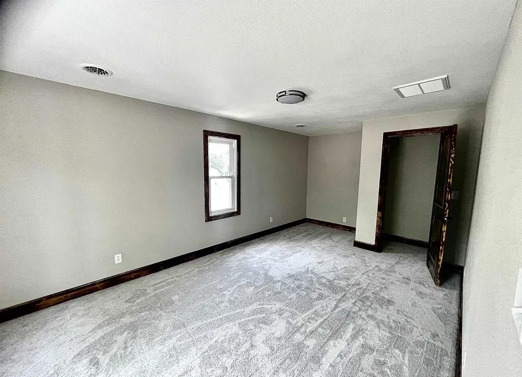 904 E 5th Avenue Winfield KS 67156