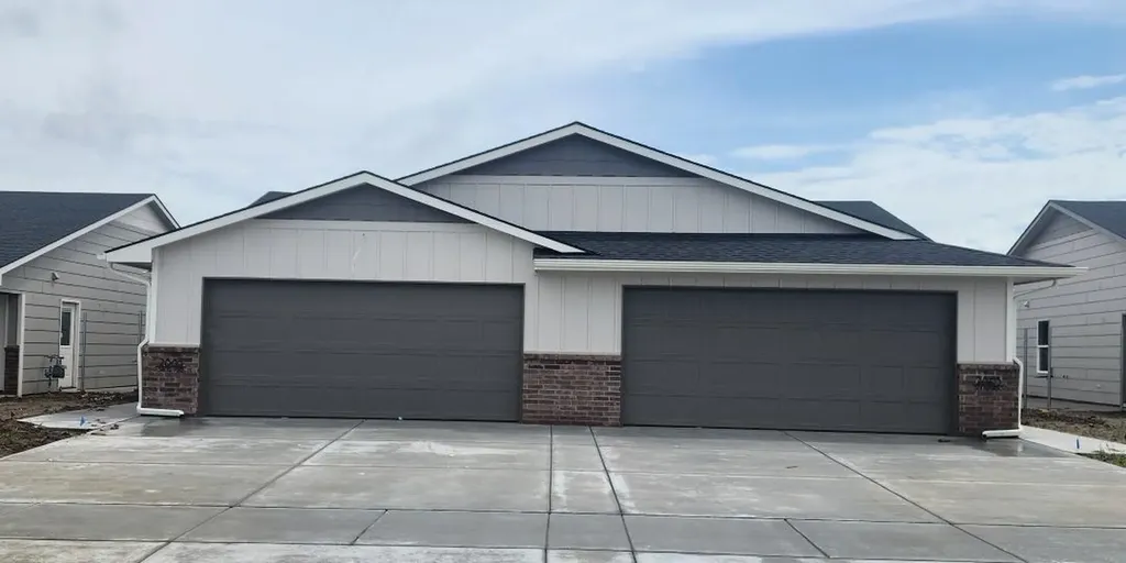 2885 S Cedar Crest Court Wichita KS 67215