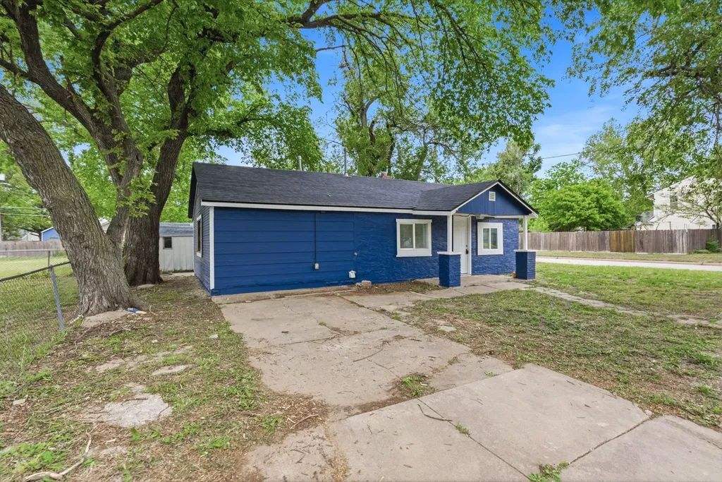 1801 S Glenn Wichita KS 67203