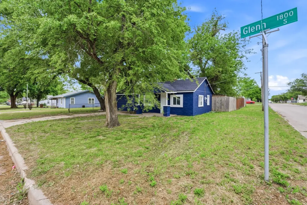 1801 S Glenn Wichita KS 67203