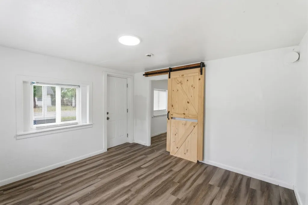 1801 S Glenn Wichita KS 67203