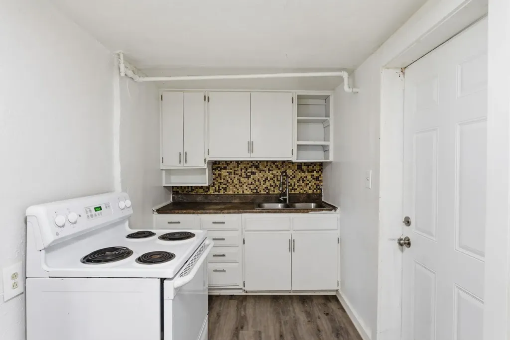 1801 S Glenn Wichita KS 67203
