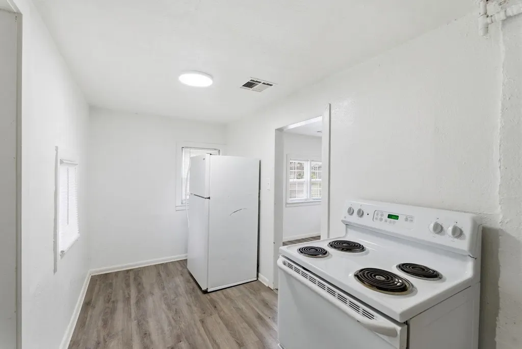 1801 S Glenn Wichita KS 67203