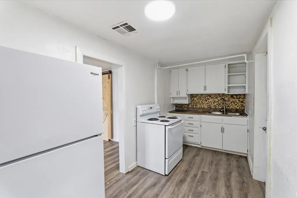 1801 S Glenn Wichita KS 67203