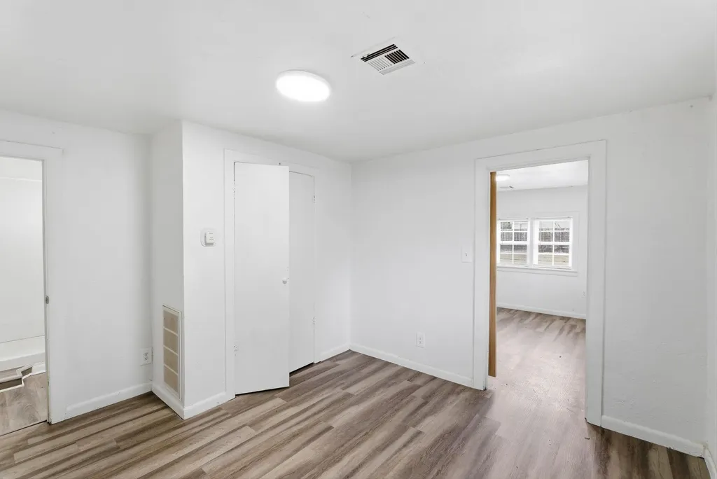 1801 S Glenn Wichita KS 67203