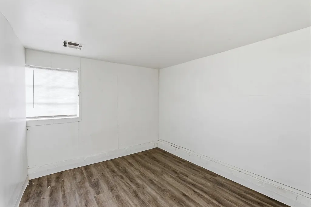 1801 S Glenn Wichita KS 67203