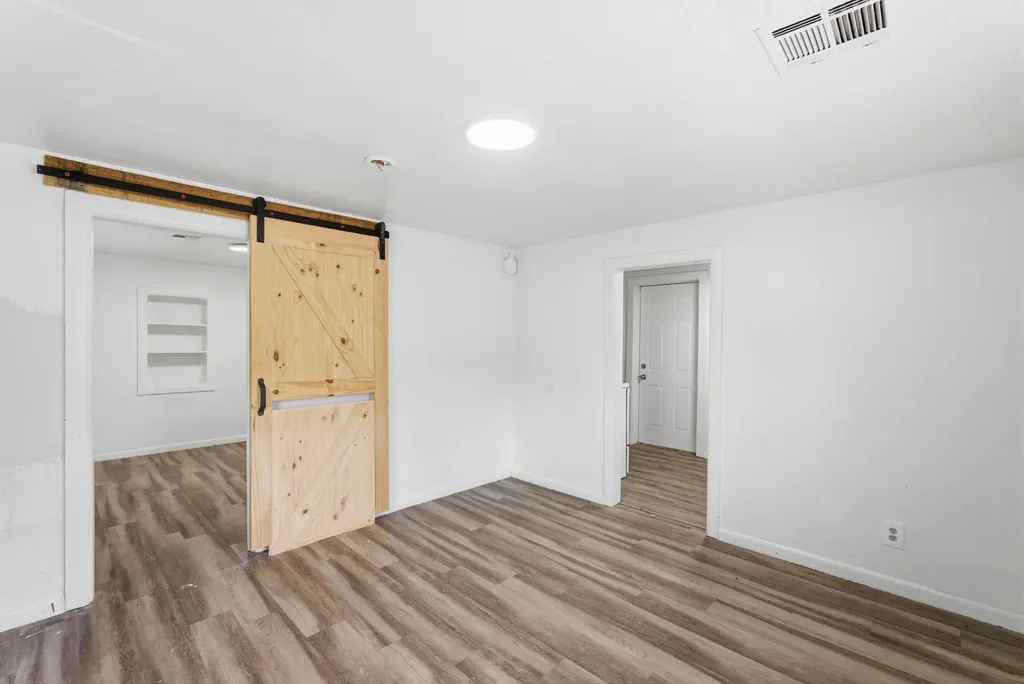 1801 S Glenn Wichita KS 67203