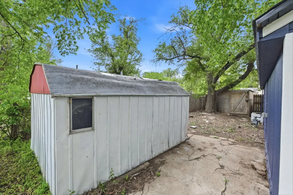 1801 S Glenn Wichita KS 67203