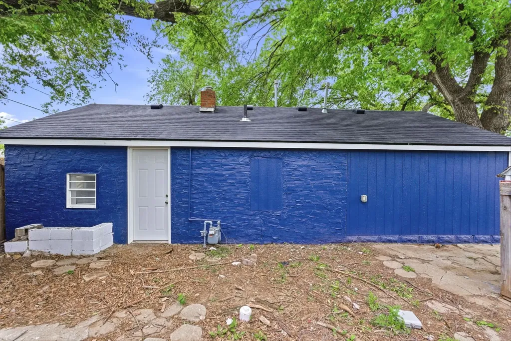 1801 S Glenn Wichita KS 67203