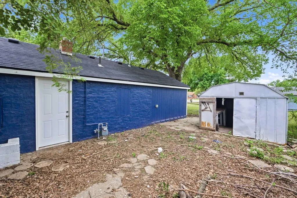 1801 S Glenn Wichita KS 67203