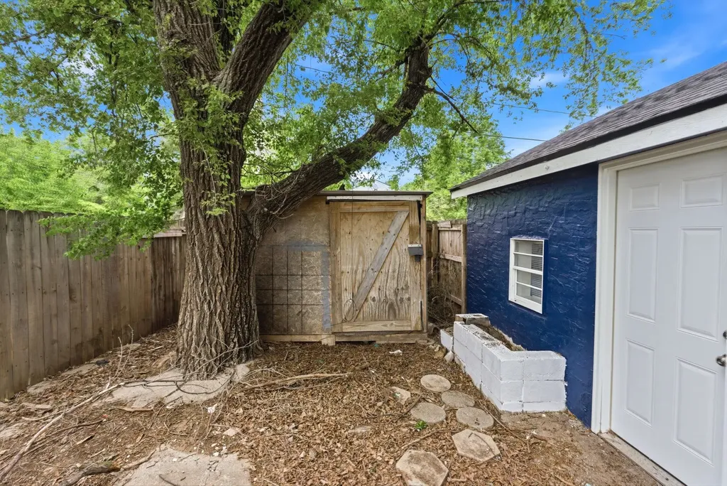 1801 S Glenn Wichita KS 67203