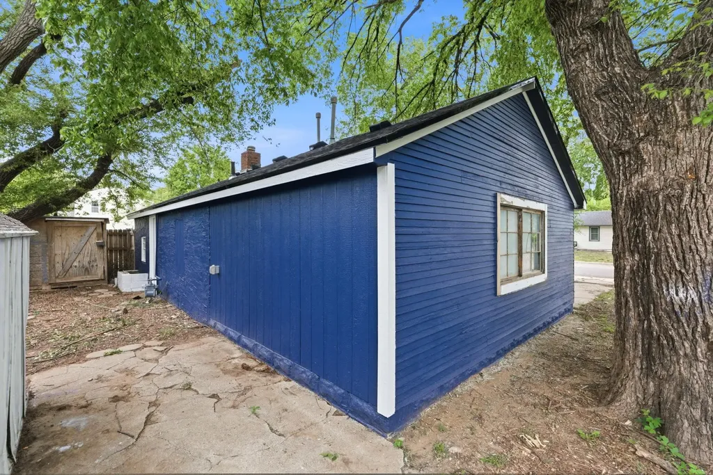 1801 S Glenn Wichita KS 67203
