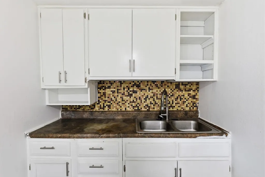 1801 S Glenn Wichita KS 67203