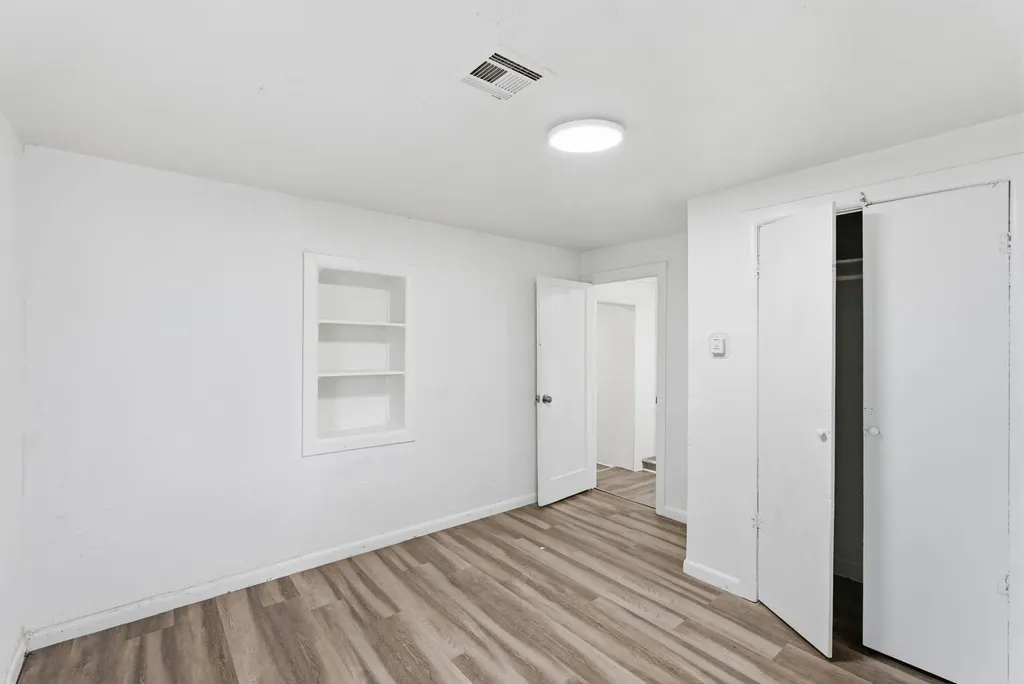 1801 S Glenn Wichita KS 67203