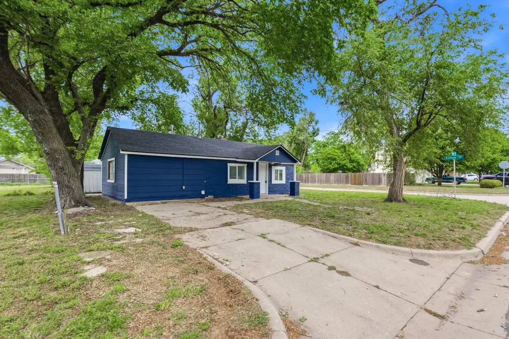1801 S Glenn Wichita KS 67203