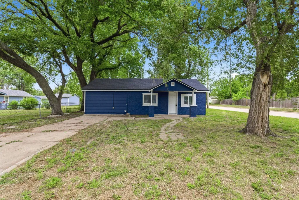1801 S Glenn Wichita KS 67203