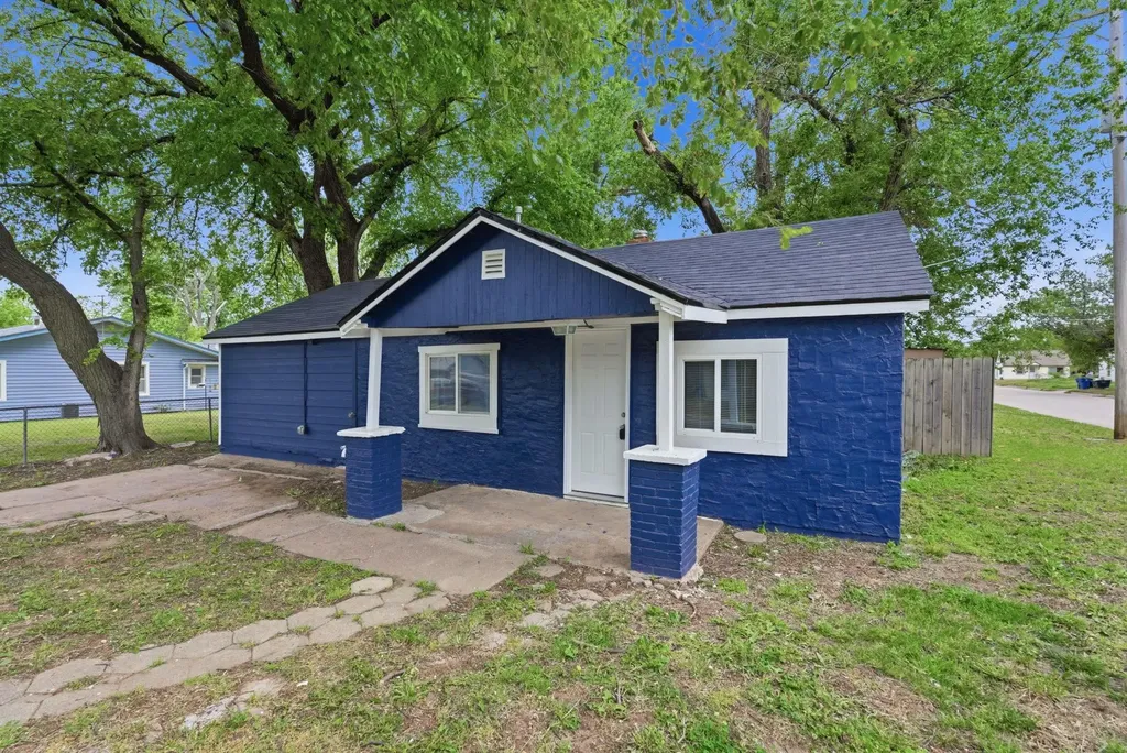 1801 S Glenn Wichita KS 67203