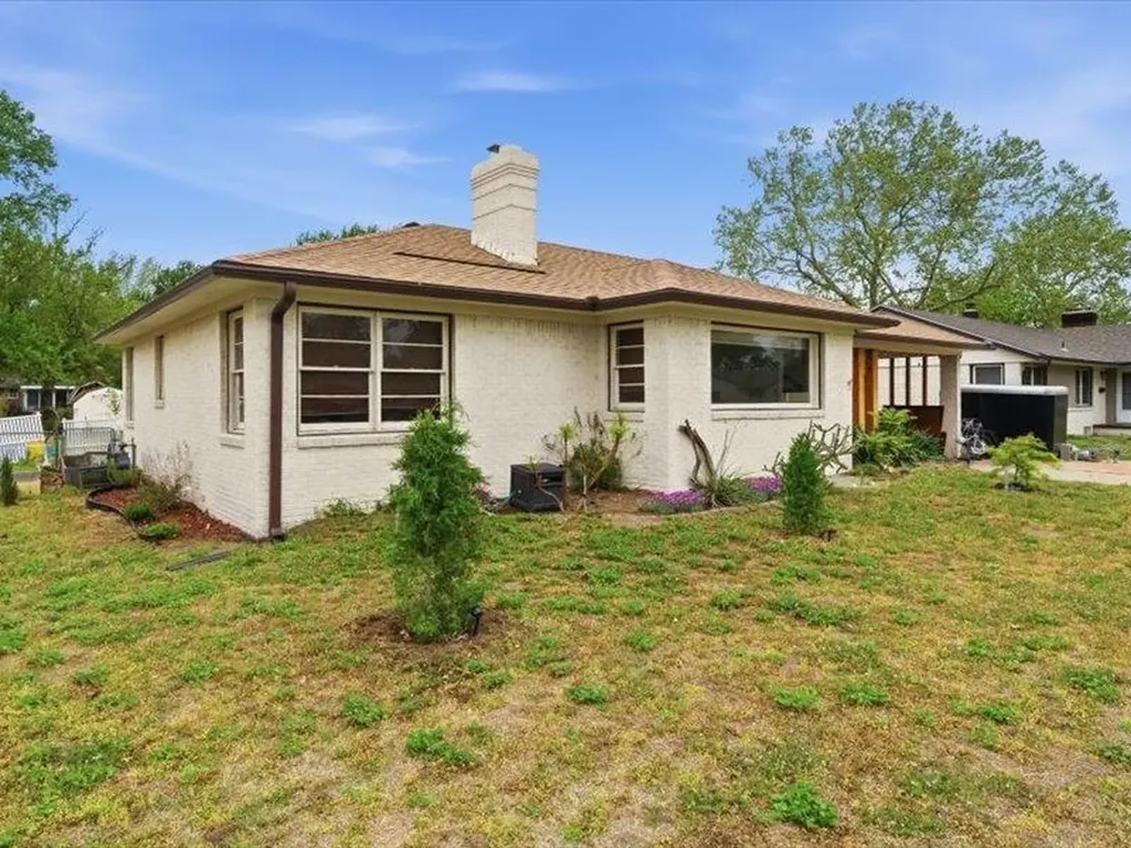 1647 N Clarence Wichita KS 67203