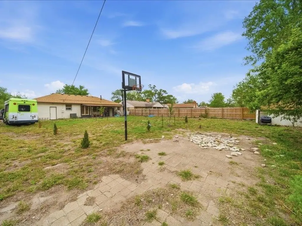 1647 N Clarence Wichita KS 67203