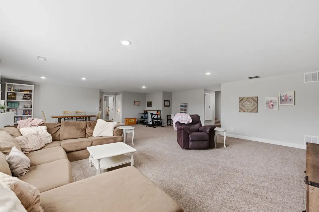 413 W Cherry Oaks Cheney KS 67025